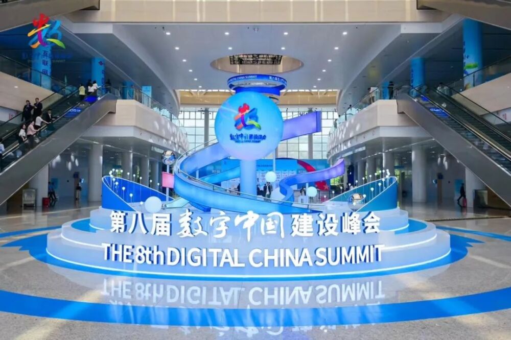 171535zaha8i0bzscdv4em314x